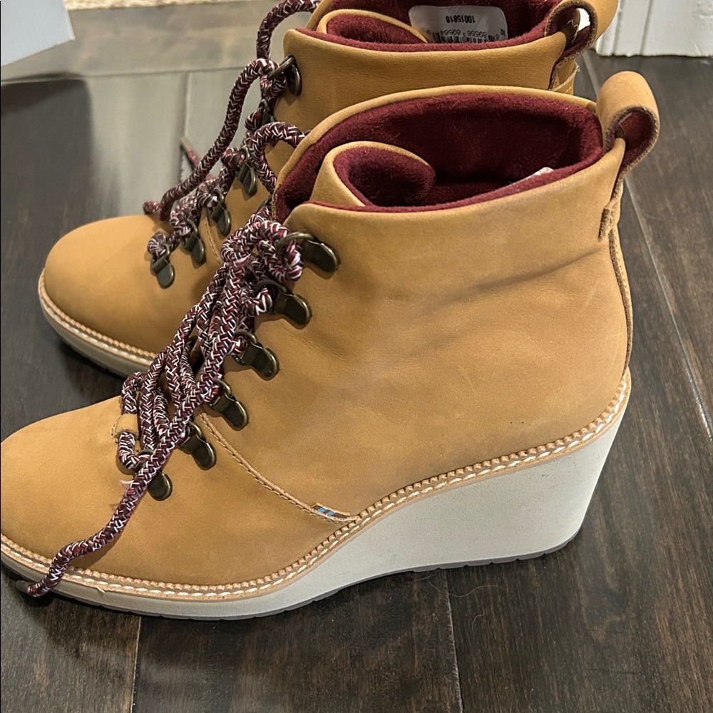 Toms Tan and Burgundy Wedge Boots